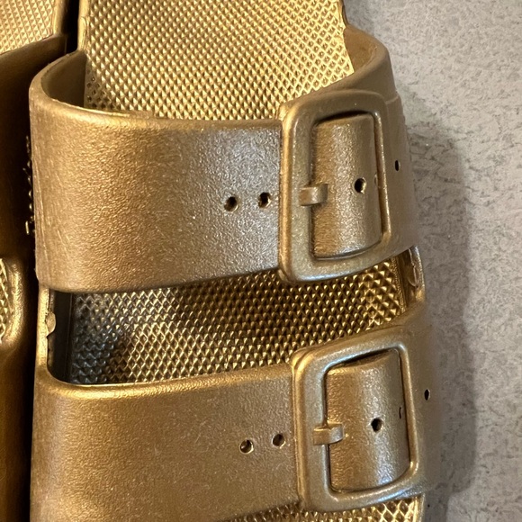 Freedom Moses Gold Waterproof Slides. New. - Picture 2 of 6
